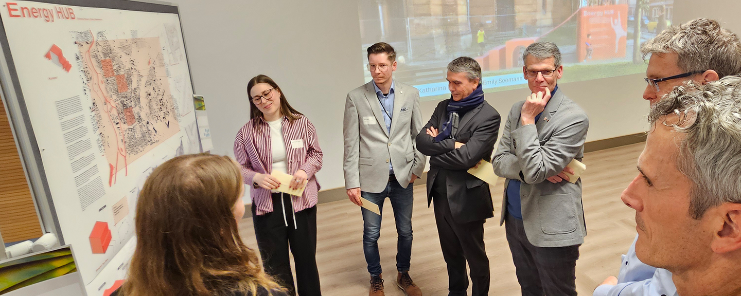 Studierende präsentieren Ihre Entwürfe in Halle/Saale.